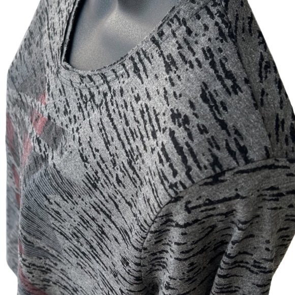 🌸6/$20🌸 V-Neck Shortsleeve Print T-Shirt - Picture 4 of 7